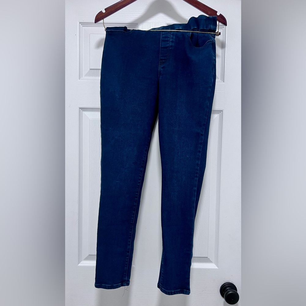 Gloria Vanderbilt - All Around Slimming Effect Jeans - Size 8